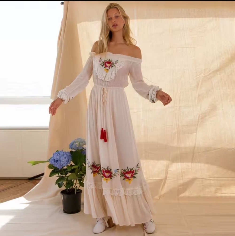 Bohemian Off-Shoulder Embroidered Cream Dress - Picture 3 of 15